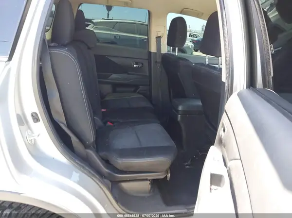 JA4AZ3A37JZ052916 2018 MITSUBISHI OUTLANDER - Image 8