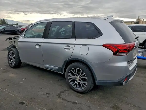 JA4AZ3A37JZ053483 2018 MITSUBISHI OUTLANDER - Image 2