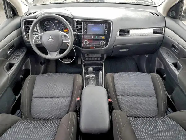 JA4AZ3A37JZ053483 2018 MITSUBISHI OUTLANDER - Image 8