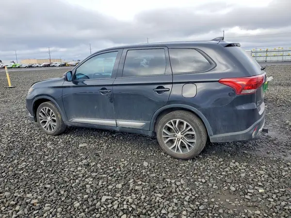 JA4AZ3A37JZ055816 2018 MITSUBISHI OUTLANDER - Image 2
