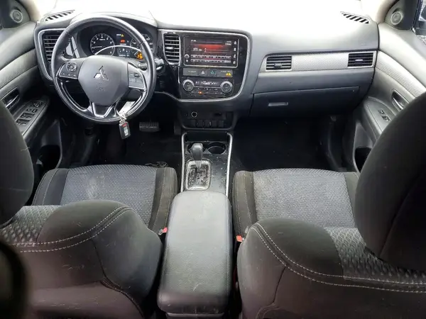 JA4AZ3A37JZ055816 2018 MITSUBISHI OUTLANDER - Image 8