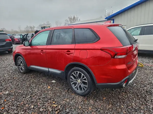 JA4AZ3A37JZ056545 2018 MITSUBISHI OUTLANDER - Image 2