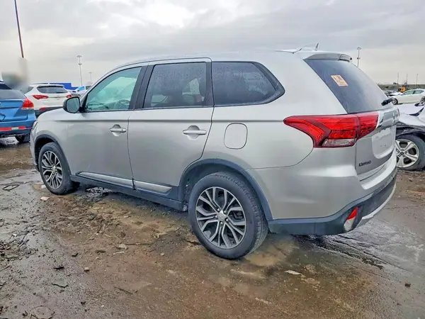 JA4AZ3A37JZ057047 2018 MITSUBISHI OUTLANDER - Image 2