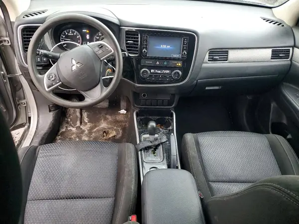 JA4AZ3A37JZ057047 2018 MITSUBISHI OUTLANDER - Image 8
