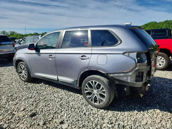 JA4AZ3A37JZ057176 2018 MITSUBISHI OUTLANDER - Image 2