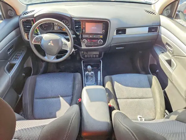 JA4AZ3A37JZ057176 2018 MITSUBISHI OUTLANDER - Image 8