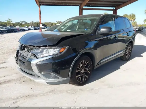 JA4AZ3A37JZ057517 2018 MITSUBISHI OUTLANDER - Image 2