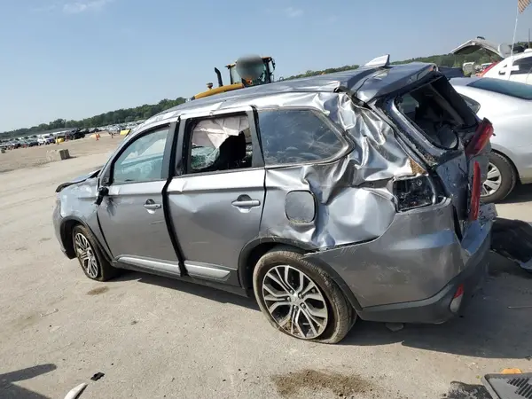 JA4AZ3A37JZ057565 2018 MITSUBISHI OUTLANDER - Image 2