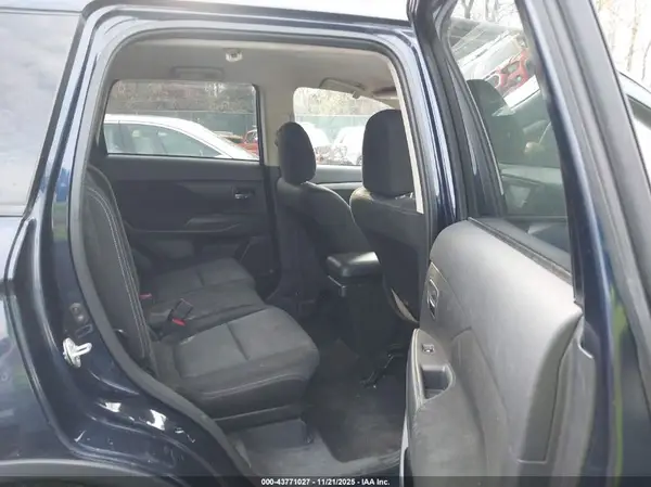 JA4AZ3A37JZ057615 2018 MITSUBISHI OUTLANDER - Image 8