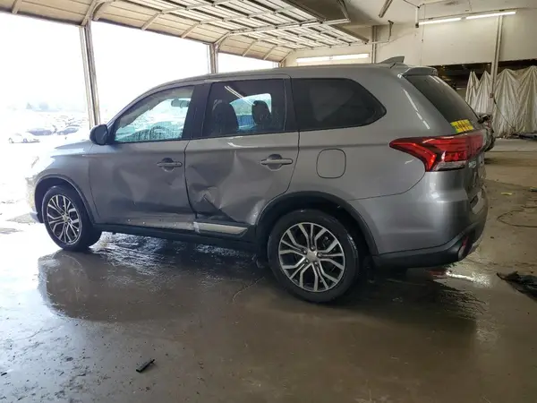 JA4AZ3A37JZ057775 2018 MITSUBISHI OUTLANDER - Image 2