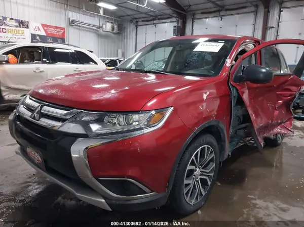 JA4AZ3A37JZ058182 2018 MITSUBISHI OUTLANDER - Image 2