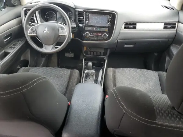 JA4AZ3A37JZ061423 2018 MITSUBISHI OUTLANDER - Image 8