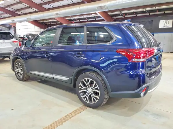 JA4AZ3A37JZ061597 2018 MITSUBISHI OUTLANDER - Image 2