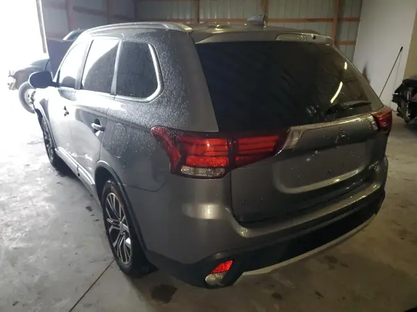JA4AZ3A37JZ069683 2018 MITSUBISHI OUTLANDER - Image 2