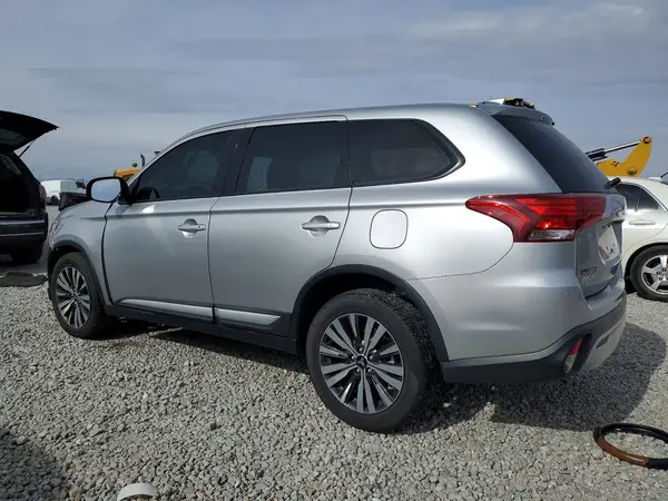 JA4AZ3A37KJ001867 2019 MITSUBISHI OUTLANDER - Image 2