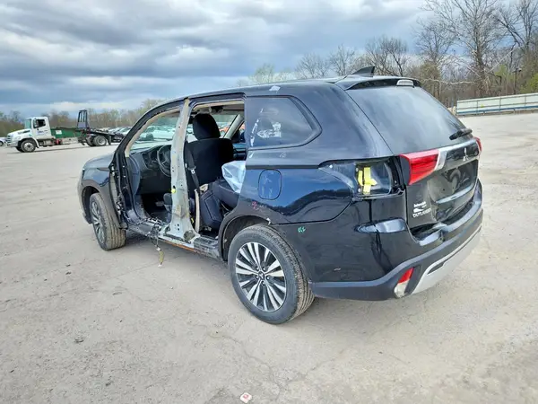 JA4AZ3A37LZ015934 2020 MITSUBISHI OUTLANDER - Image 2