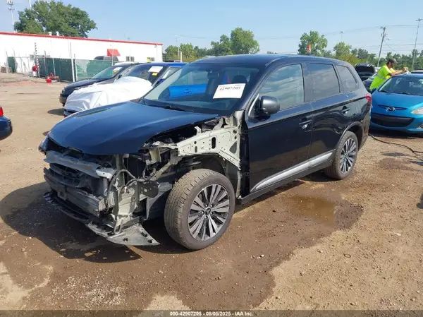 JA4AZ3A37LZ017084 2020 MITSUBISHI OUTLANDER - Image 2