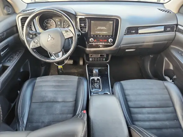 JA4AZ3A37LZ027565 2020 MITSUBISHI OUTLANDER - Image 8
