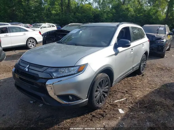 JA4AZ3A37LZ028232 2020 MITSUBISHI OUTLANDER - Image 2