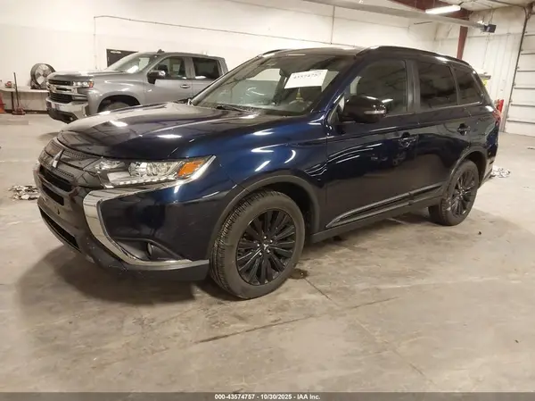 JA4AZ3A37LZ036847 2020 MITSUBISHI OUTLANDER - Image 2