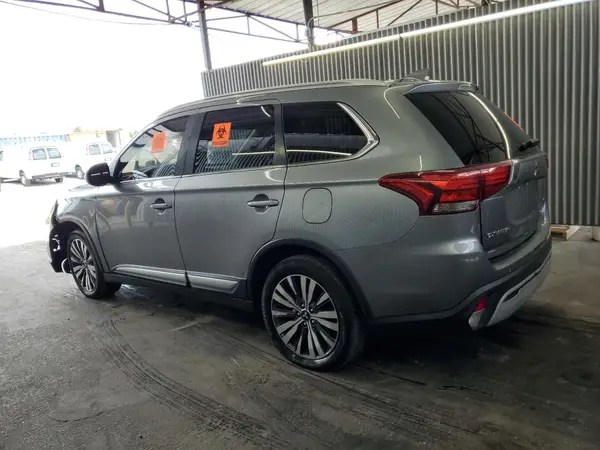 JA4AZ3A37LZ037089 2020 MITSUBISHI OUTLANDER - Image 2