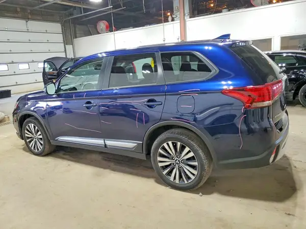 JA4AZ3A37LZ039215 2020 MITSUBISHI OUTLANDER - Image 2