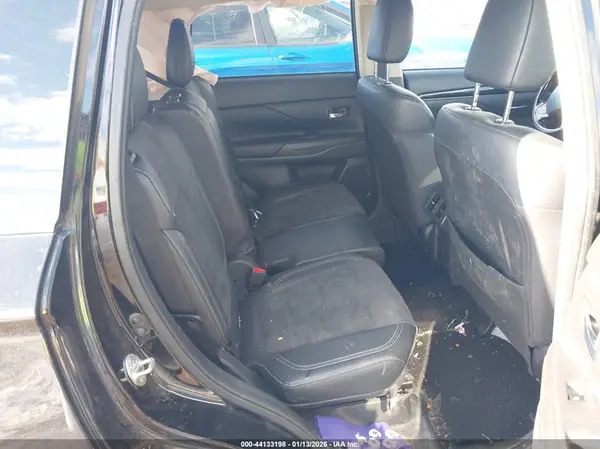 JA4AZ3A37LZ039263 2020 MITSUBISHI OUTLANDER - Image 8