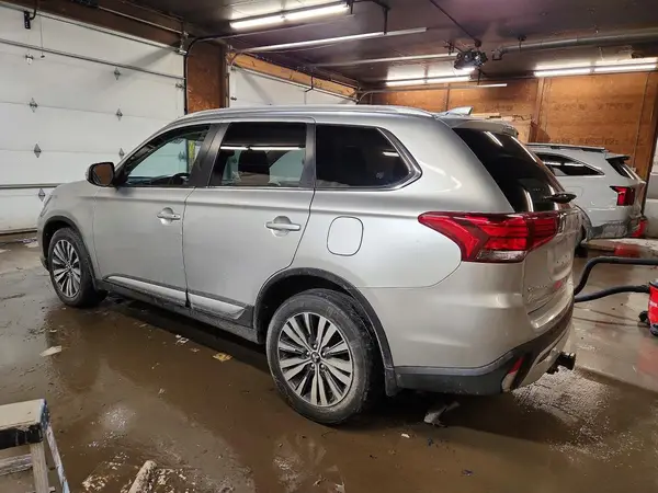 JA4AZ3A37LZ045788 2020 MITSUBISHI OUTLANDER - Image 2