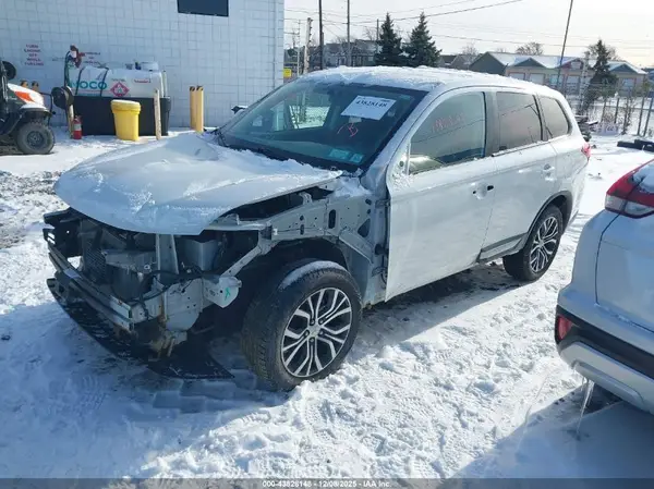 JA4AZ3A38GZ001403 2016 MITSUBISHI OUTLANDER - Image 2