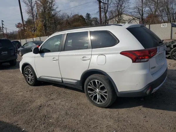 JA4AZ3A38GZ002082 2016 MITSUBISHI OUTLANDER - Image 2