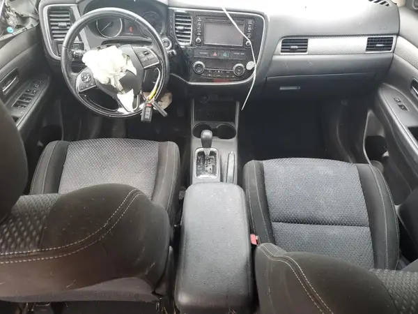 JA4AZ3A38GZ004611 2016 MITSUBISHI OUTLANDER - Image 8