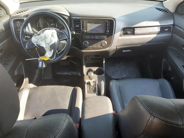 JA4AZ3A38GZ015382 2016 MITSUBISHI OUTLANDER - Image 8