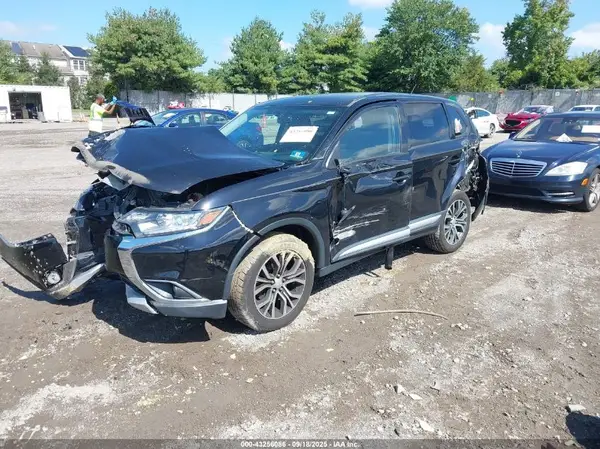 JA4AZ3A38GZ018010 2016 MITSUBISHI OUTLANDER - Image 2