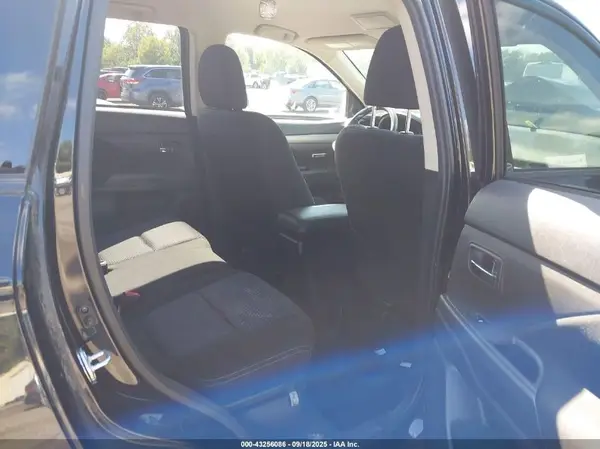 JA4AZ3A38GZ018010 2016 MITSUBISHI OUTLANDER - Image 8