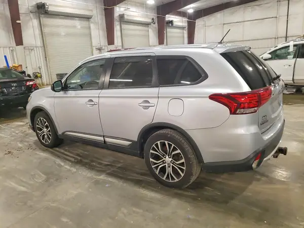 JA4AZ3A38GZ019013 2016 MITSUBISHI OUTLANDER - Image 2