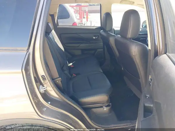 JA4AZ3A38GZ035986 2016 MITSUBISHI OUTLANDER - Image 8