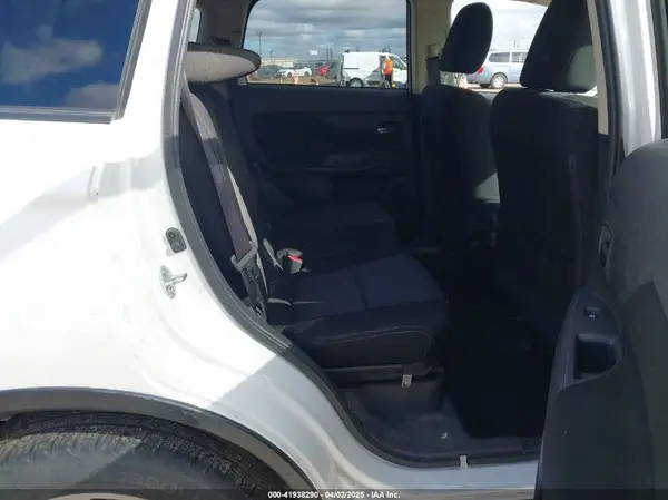 JA4AZ3A38GZ039178 2016 MITSUBISHI OUTLANDER - Image 8