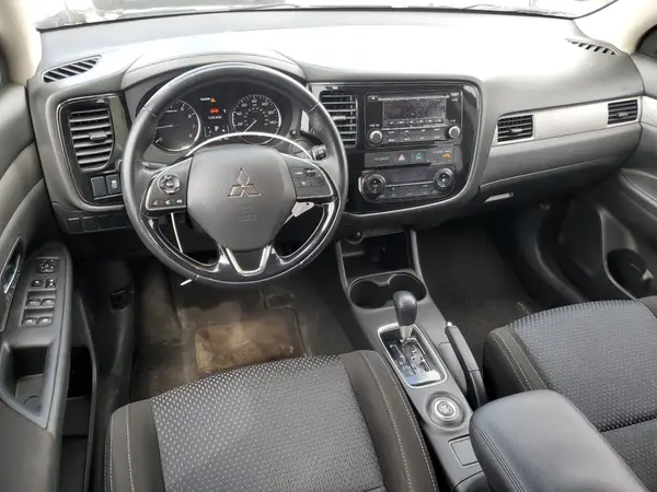 JA4AZ3A38GZ039195 2016 MITSUBISHI OUTLANDER - Image 8