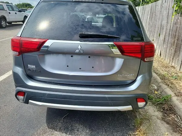 JA4AZ3A38GZ040900 2016 MITSUBISHI OUTLANDER - Image 2