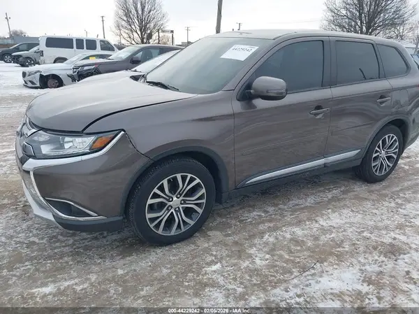 JA4AZ3A38GZ052352 2016 MITSUBISHI OUTLANDER - Image 2