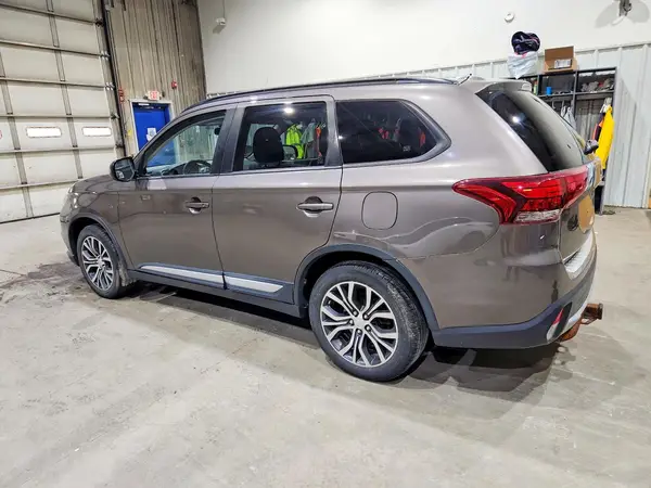 JA4AZ3A38GZ054781 2016 MITSUBISHI OUTLANDER - Image 2