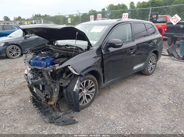 JA4AZ3A38HZ004190 2017 MITSUBISHI OUTLANDER - Image 2