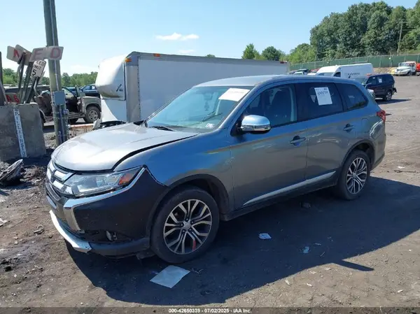 JA4AZ3A38HZ016498 2017 MITSUBISHI OUTLANDER - Image 2