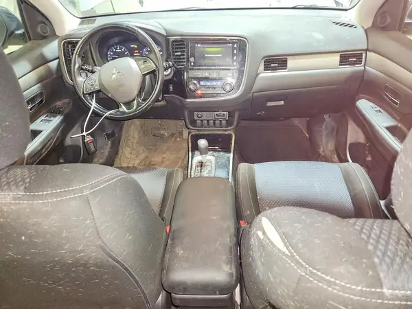 JA4AZ3A38HZ021538 2017 MITSUBISHI OUTLANDER - Image 8
