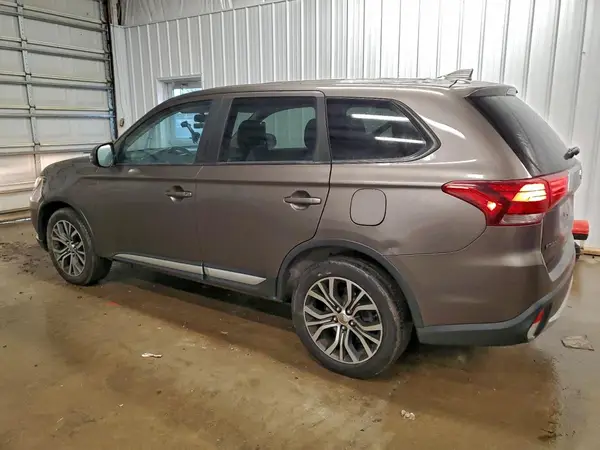 JA4AZ3A38HZ036007 2017 MITSUBISHI OUTLANDER - Image 2