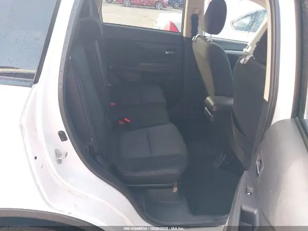 JA4AZ3A38HZ044981 2017 MITSUBISHI OUTLANDER - Image 8