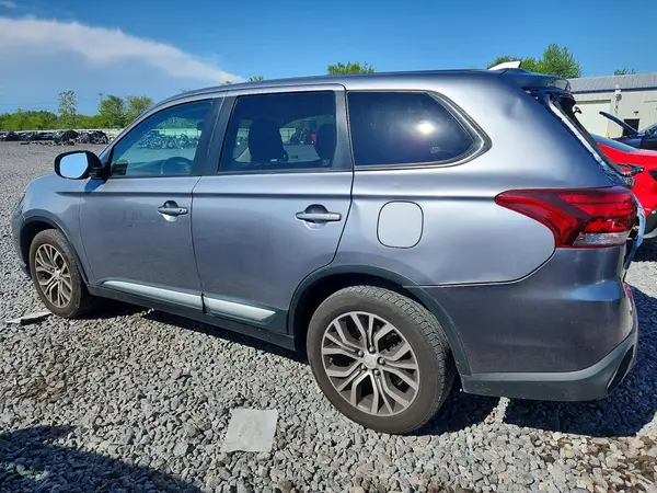 JA4AZ3A38HZ045614 2017 MITSUBISHI OUTLANDER - Image 2
