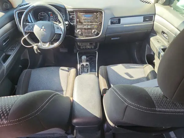 JA4AZ3A38HZ045614 2017 MITSUBISHI OUTLANDER - Image 8