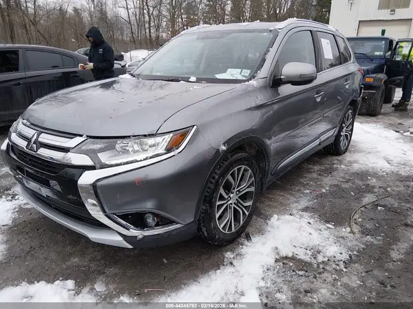 JA4AZ3A38HZ050019 2017 MITSUBISHI OUTLANDER - Image 2