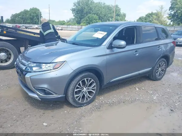 JA4AZ3A38HZ050831 2017 MITSUBISHI OUTLANDER - Image 2